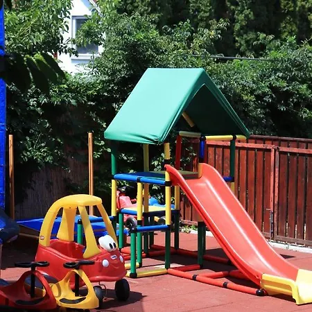 Borostyan Nyaralohaz Balatonboglár