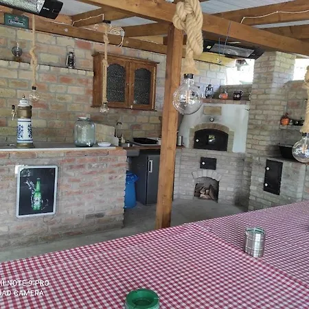 Borostyan Nyaralohaz *