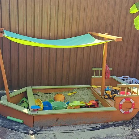 Borostyan Nyaralohaz *