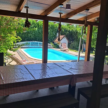 Дом отдыха Borostyan Nyaralohaz