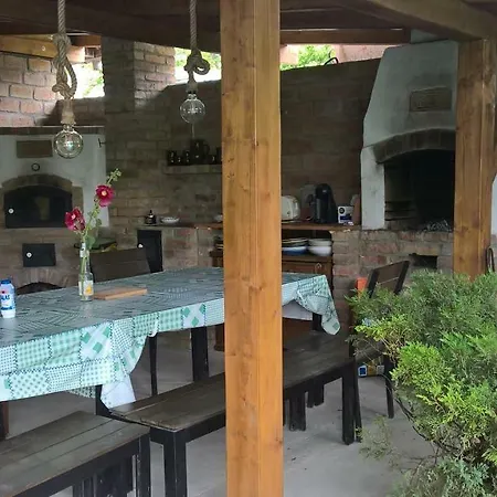 Borostyan Nyaralohaz Дом отдыха *