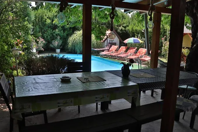 Borostyan Nyaralohaz