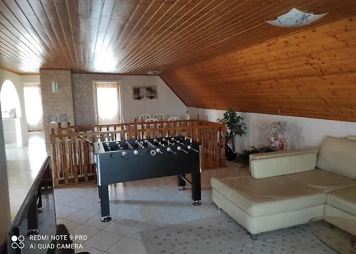 Borostyan Nyaralohaz Balatonboglár