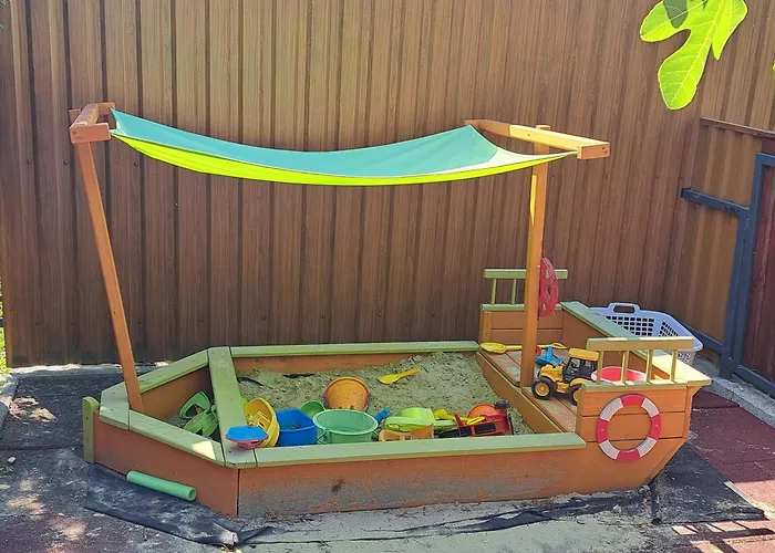 Borostyan Nyaralohaz *