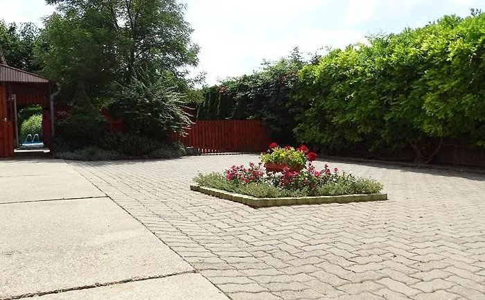 Borostyan Nyaralohaz *