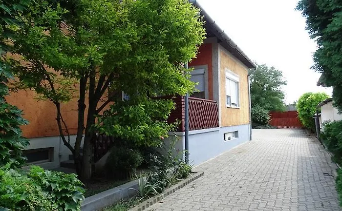 Holiday home Borostyan Nyaralohaz *